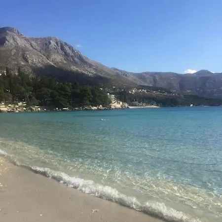 Cui Bono - A Lovely 2 Bedroom In A Quiet Location
