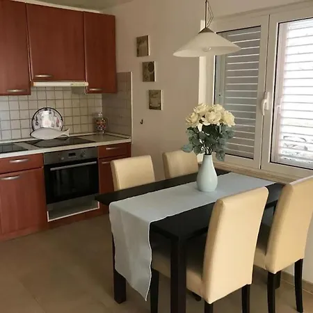 Cui Bono - A Lovely 2 Bedroom In A Quiet Location Appartement Mlini