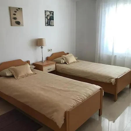 Cui Bono - A Lovely 2 Bedroom In A Quiet Location Mlini