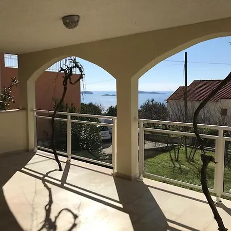 Cui Bono - A Lovely 2 Bedroom In A Quiet Location Appartement *